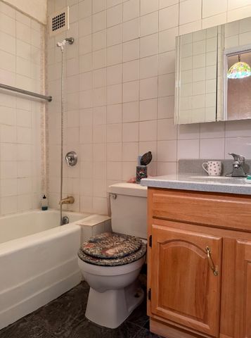 180 Park Row Apt 20E, New York City, NY 10038