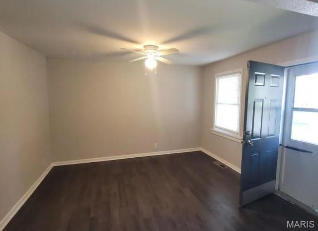 8352 Eton Place, St Louis, MO 63136