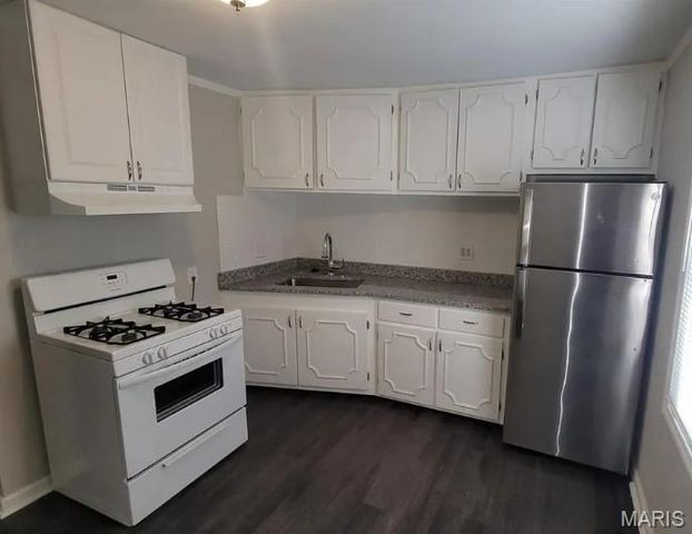 8352 Eton Place, St Louis, MO 63136