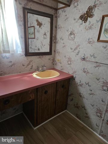 832 LATSHAW RD, Spring City, PA 19475