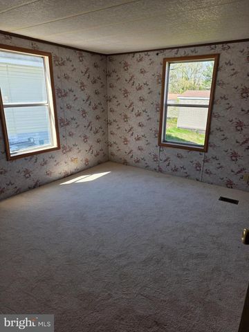 832 LATSHAW RD, Spring City, PA 19475