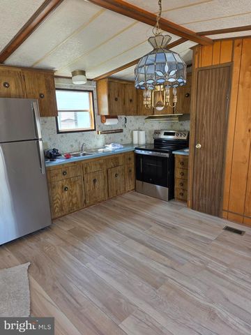 832 LATSHAW RD, Spring City, PA 19475