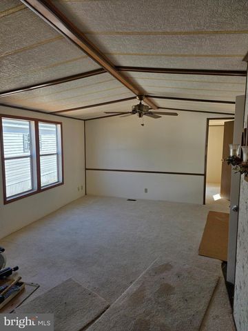 832 LATSHAW RD, Spring City, PA 19475