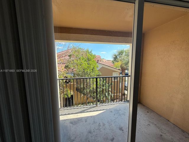 7930 N Nob Hill Rd 304, Tamarac, FL 33321