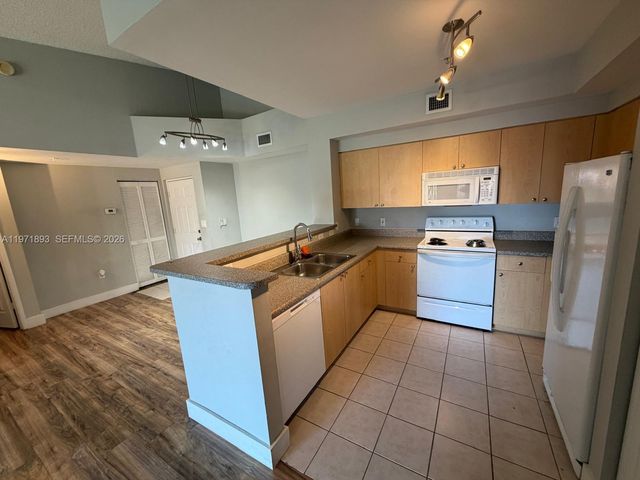 7930 N Nob Hill Rd 304, Tamarac, FL 33321