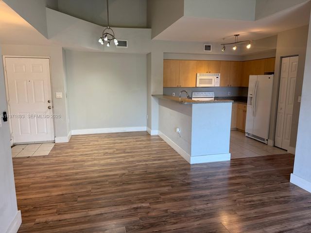 7930 N Nob Hill Rd 304, Tamarac, FL 33321