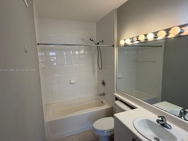 7930 N Nob Hill Rd 304, Tamarac, FL 33321