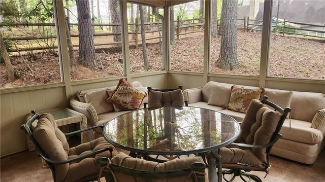 912 Feather Creek Lane, Woodstock, GA 30189