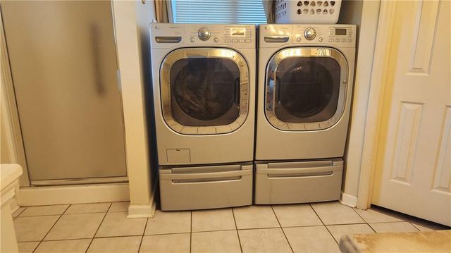 912 Feather Creek Lane, Woodstock, GA 30189