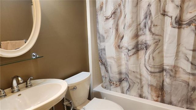 912 Feather Creek Lane, Woodstock, GA 30189