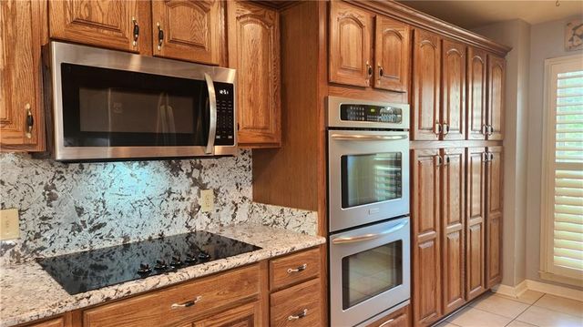 912 Feather Creek Lane, Woodstock, GA 30189