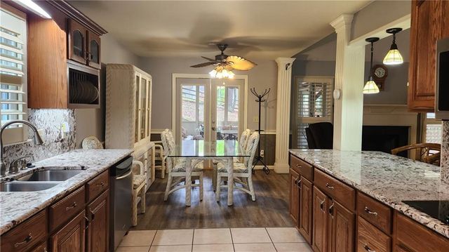 912 Feather Creek Lane, Woodstock, GA 30189