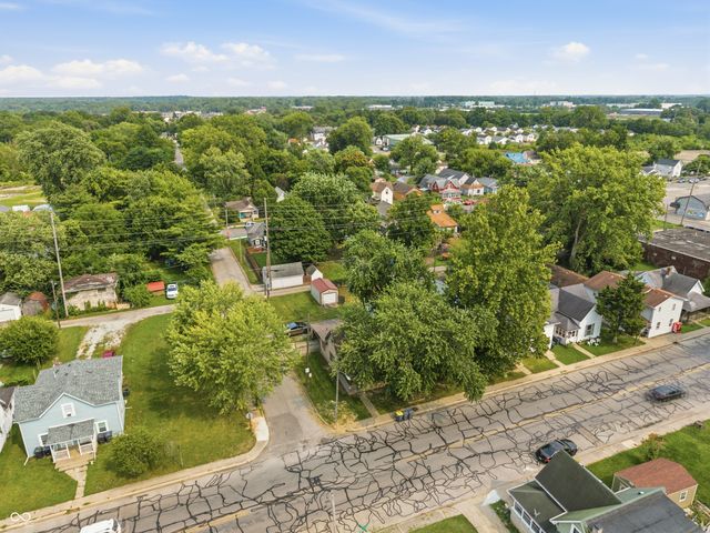 2202 Columbus Avenue, Anderson, IN 46016