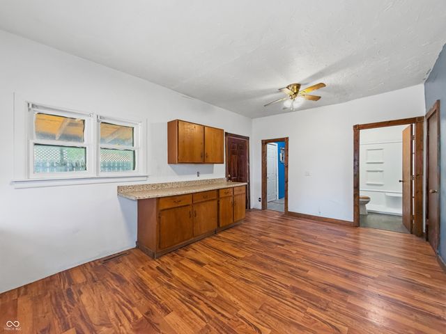 2202 Columbus Avenue, Anderson, IN 46016