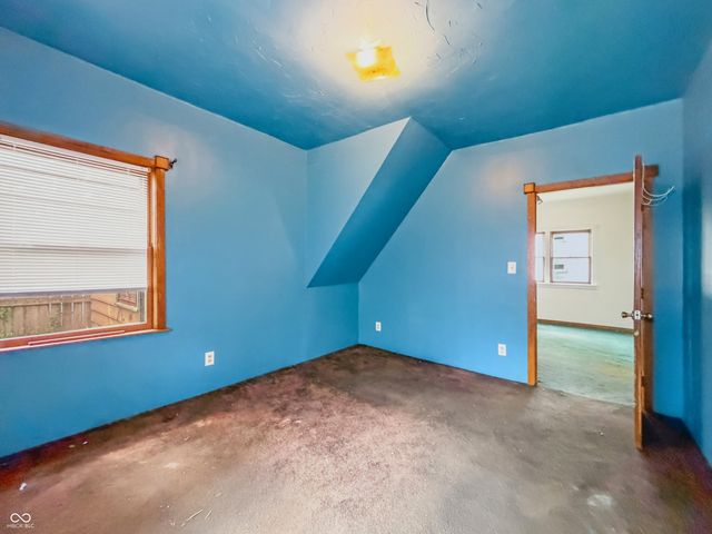 2202 Columbus Avenue, Anderson, IN 46016