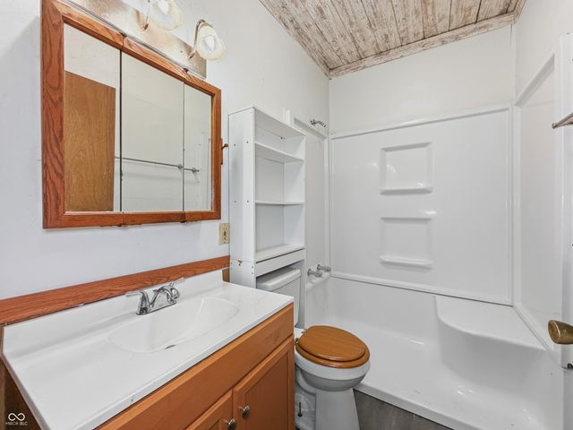 2202 Columbus Avenue, Anderson, IN 46016