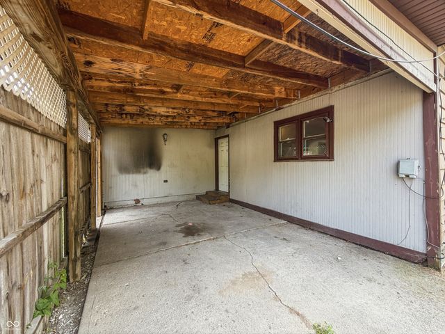 2202 Columbus Avenue, Anderson, IN 46016