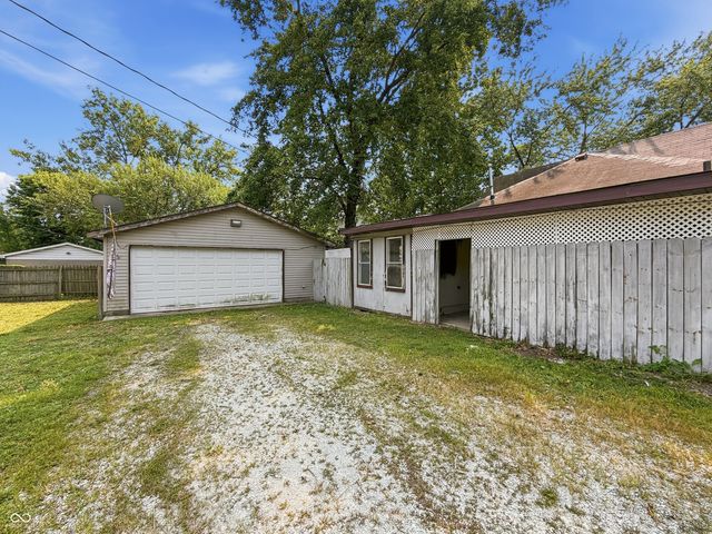 2202 Columbus Avenue, Anderson, IN 46016