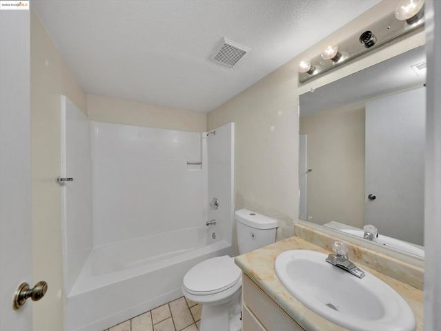 601 Palomino Dr D, Pleasanton, CA 94566