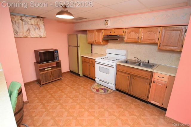 1349 Ox Yoke Drive, Flint Charter Township, MI 48532