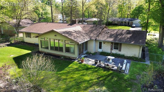 1349 Ox Yoke Drive, Flint Charter Township, MI 48532