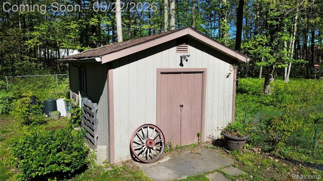 1349 Ox Yoke Drive, Flint Charter Township, MI 48532