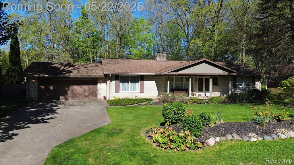 1349 Ox Yoke Drive, Flint Charter Township, MI 48532