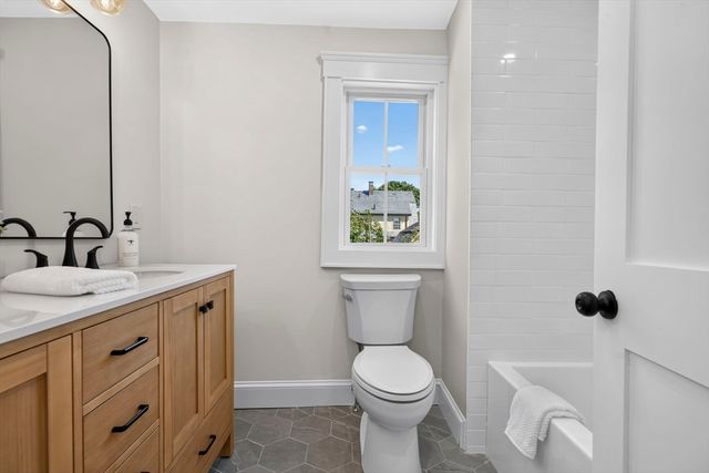 20 Saltonstall Rd, Medford, MA 02155