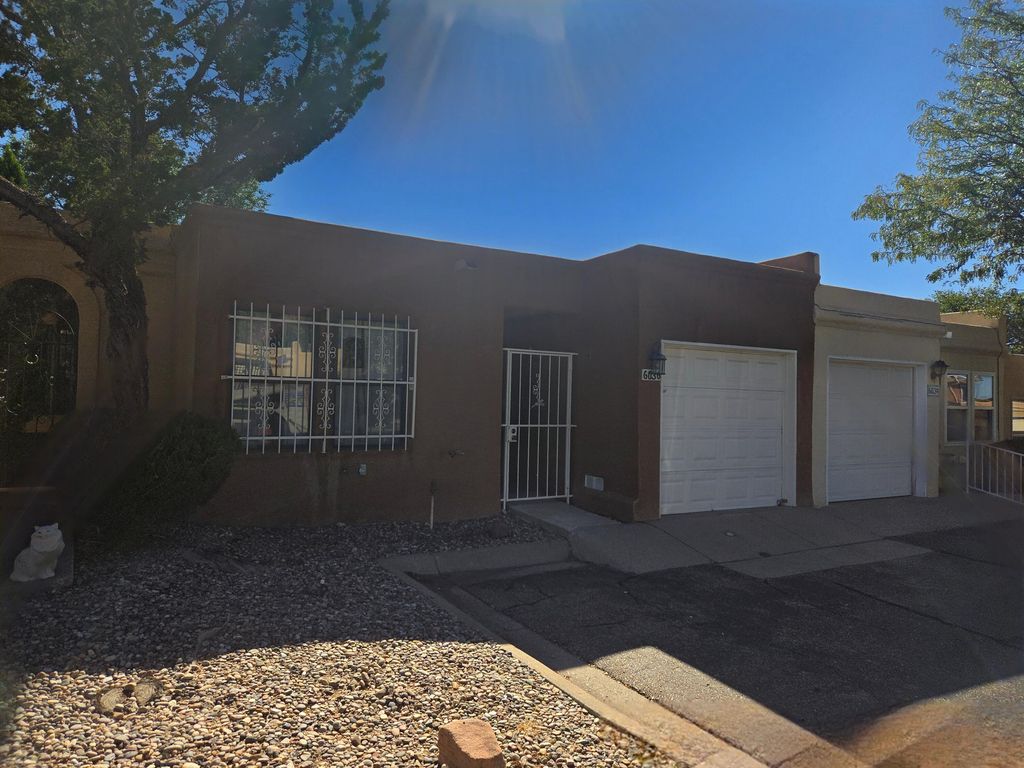 6036 Del Campo Place NE, Albuquerque, NM 87109