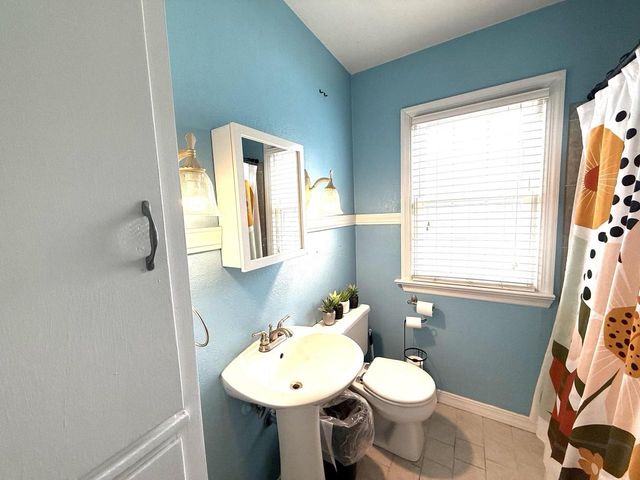 702 W 20TH AVENUE, Oshkosh, WI 54902