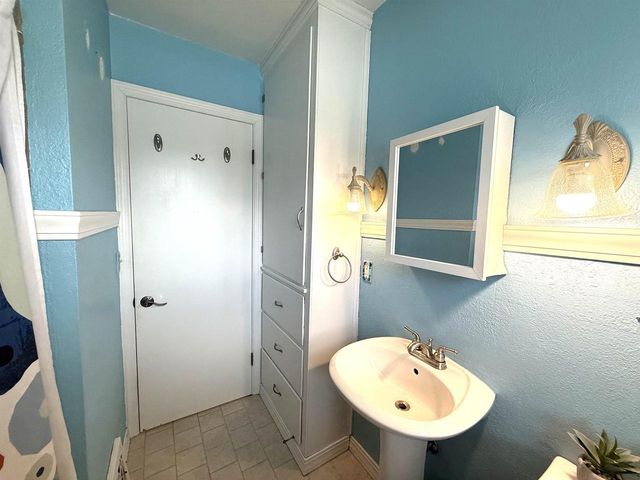 702 W 20TH AVENUE, Oshkosh, WI 54902