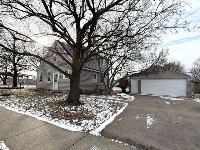 702 W 20TH AVENUE, Oshkosh, WI 54902