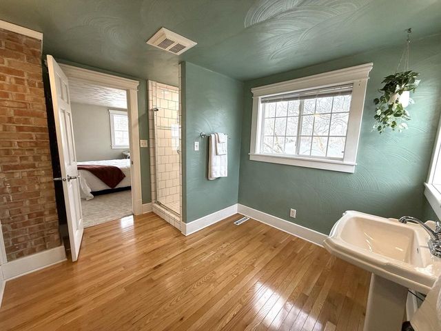 702 W 20TH AVENUE, Oshkosh, WI 54902