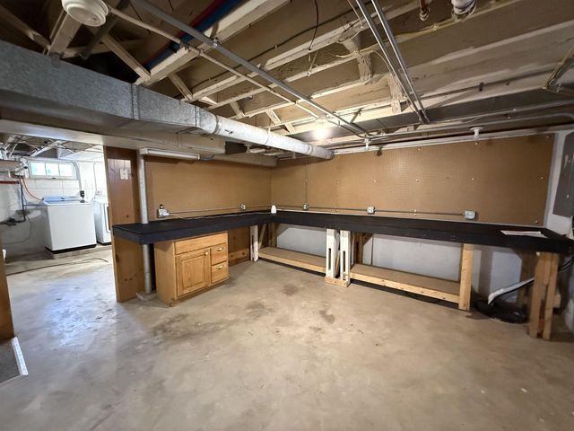 702 W 20TH AVENUE, Oshkosh, WI 54902