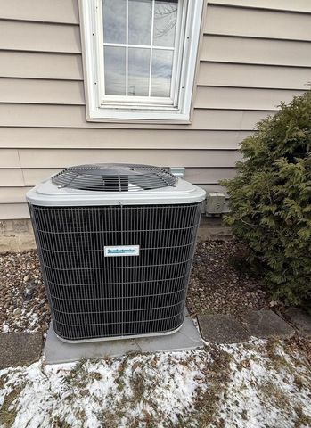 702 W 20TH AVENUE, Oshkosh, WI 54902