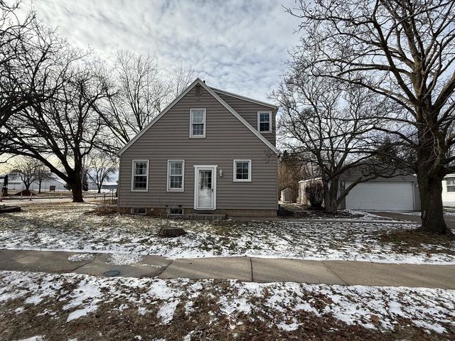 702 W 20TH AVENUE, Oshkosh, WI 54902