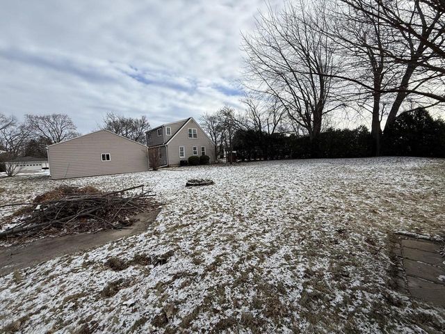 702 W 20TH AVENUE, Oshkosh, WI 54902