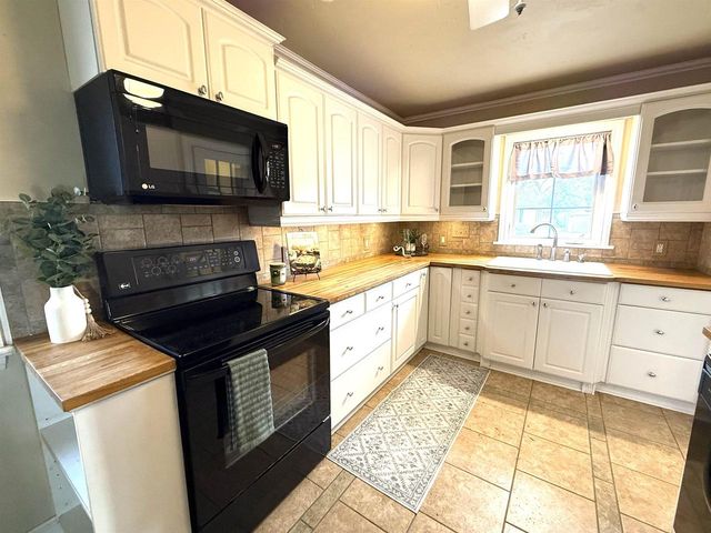 702 W 20TH AVENUE, Oshkosh, WI 54902