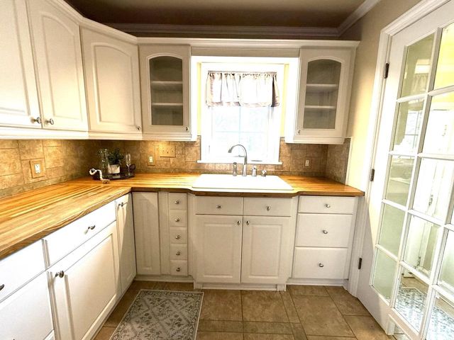 702 W 20TH AVENUE, Oshkosh, WI 54902