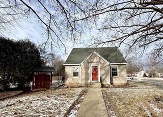 702 W 20TH AVENUE, Oshkosh, WI 54902
