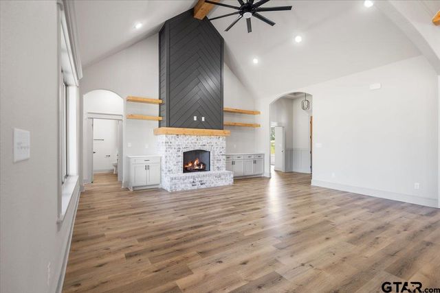 16618 Meadow Crest Dr, Lindale, TX 75771