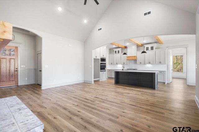 16618 Meadow Crest Dr, Lindale, TX 75771