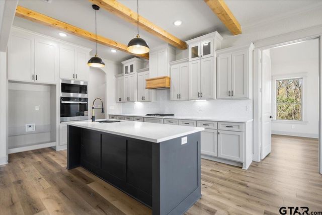 16618 Meadow Crest Dr, Lindale, TX 75771