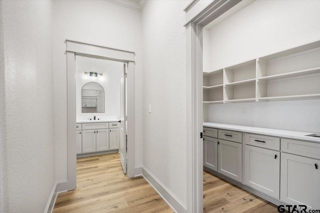 16618 Meadow Crest Dr, Lindale, TX 75771