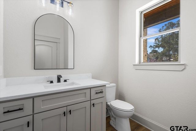 16618 Meadow Crest Dr, Lindale, TX 75771