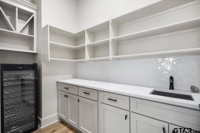 16618 Meadow Crest Dr, Lindale, TX 75771