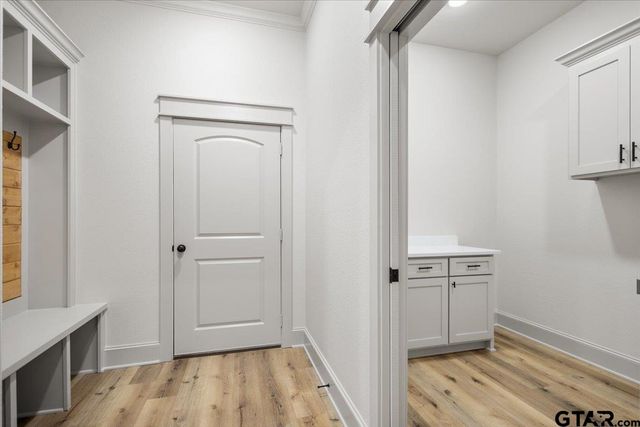 16618 Meadow Crest Dr, Lindale, TX 75771