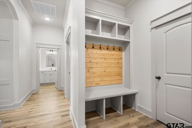 16618 Meadow Crest Dr, Lindale, TX 75771