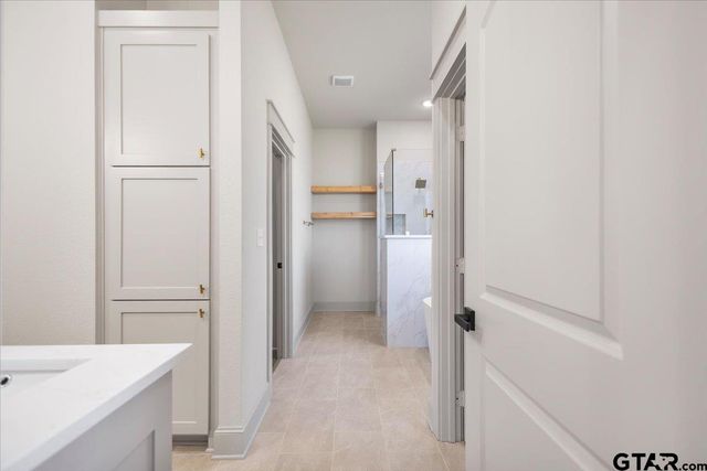 16618 Meadow Crest Dr, Lindale, TX 75771