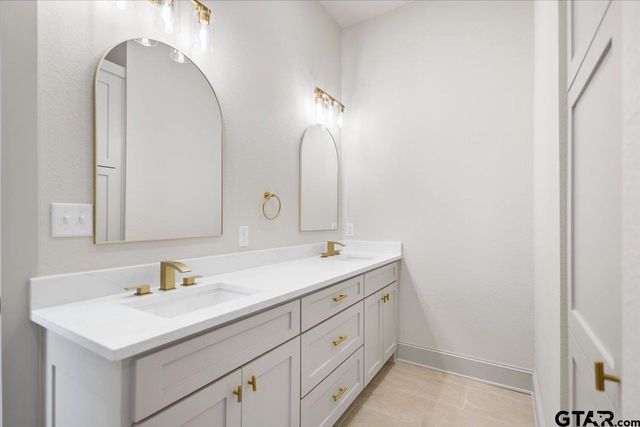 16618 Meadow Crest Dr, Lindale, TX 75771